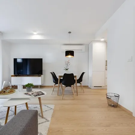 Apartman With Private Garage Ljubljana