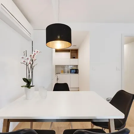 Apartman With Private Garage *